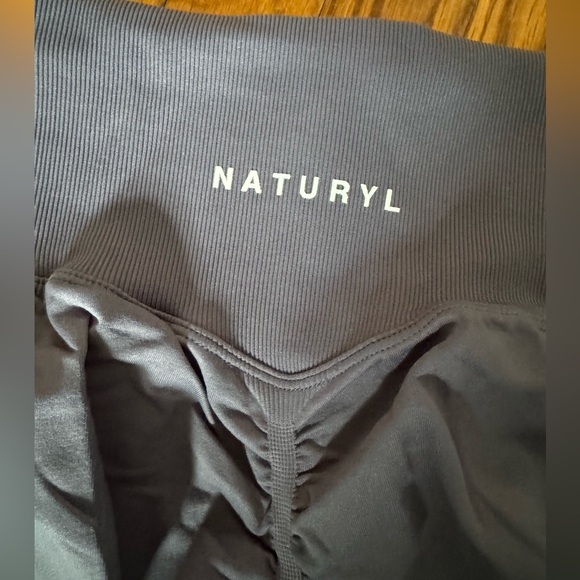 Naturyl By Niykee Size Medium Scrunch Butt Blue Leggings - Picture 2 of 3